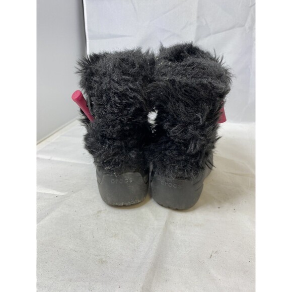 Children’s crocs furry boots size 6-7 - Picture 3 of 6
